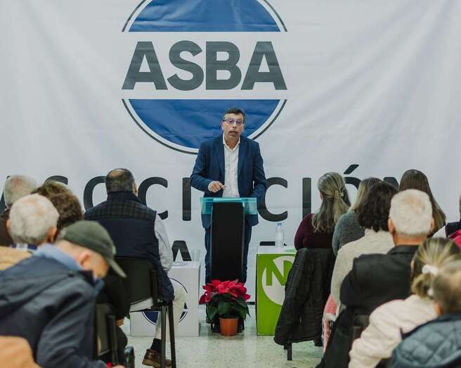 Atta interviniendo en la asamblea de este viernes/TA.